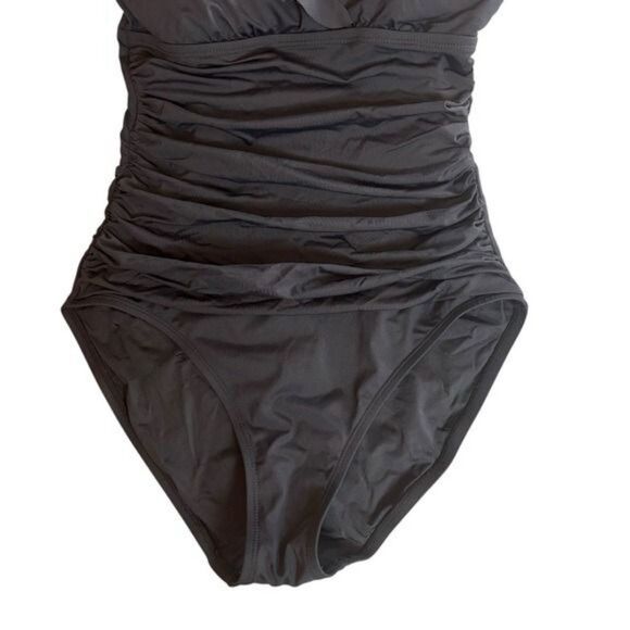 La Blanca Island Goddess Ruffle Black Ruched Slimming One Piece Swimsuit Size 6 - Picture 8 of 12
